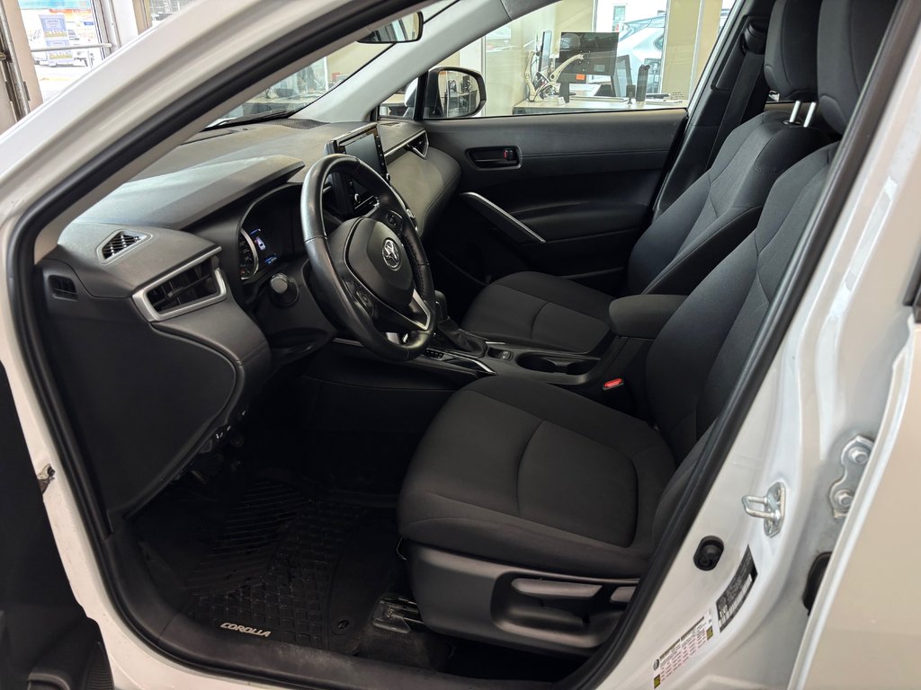 Toyota Corolla Cross LE AWD, 2022 à Magog, Québec - 12 - w1024h768px