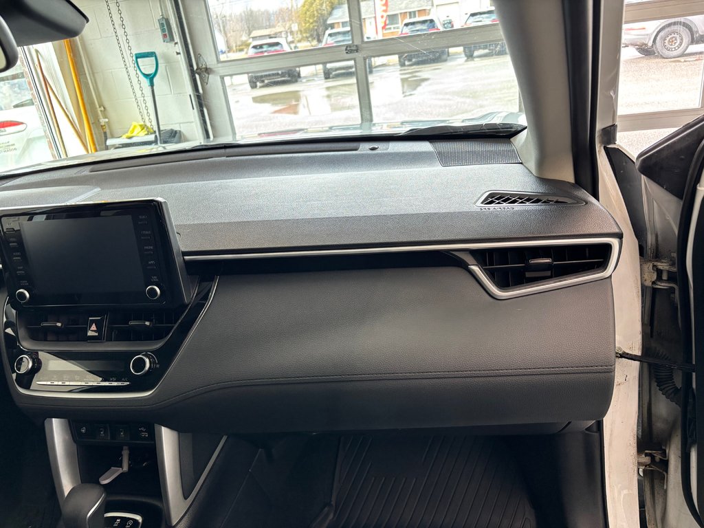 Toyota Corolla Cross LE AWD, 2022 à Magog, Québec - 8 - w1024h768px