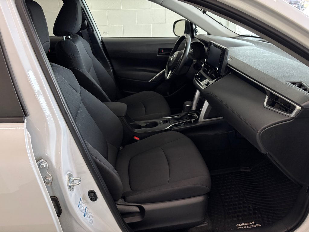 Toyota Corolla Cross LE AWD, 2022 à Magog, Québec - 7 - w1024h768px