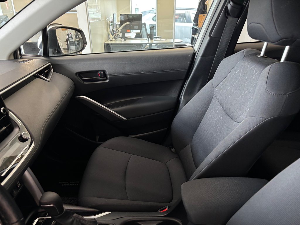 Toyota Corolla Cross LE AWD, 2022 à Magog, Québec - 13 - w1024h768px