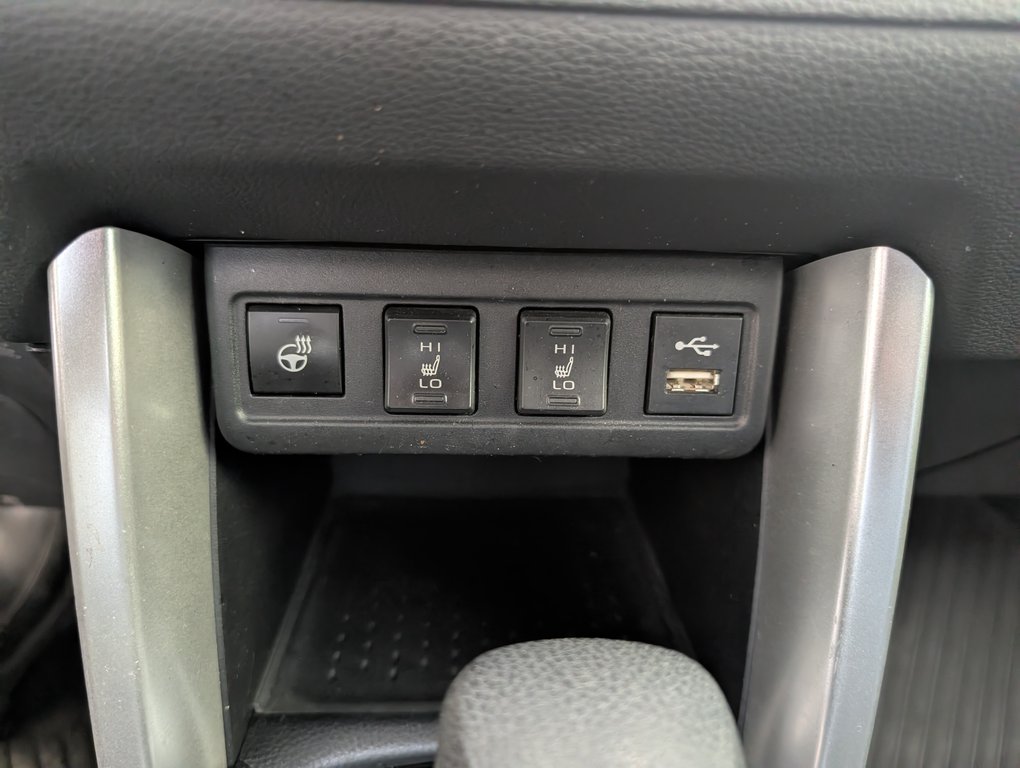 2022 Toyota Corolla Cross LE AWD in Magog, Quebec - 16 - w1024h768px