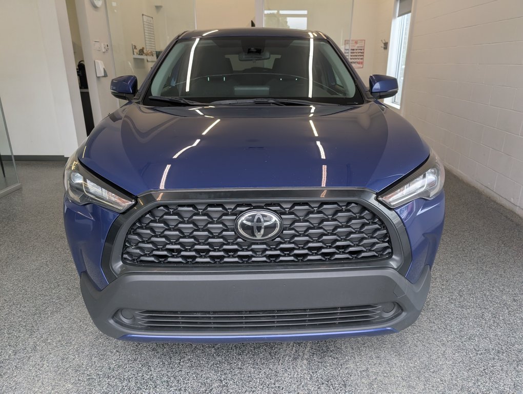2022 Toyota Corolla Cross LE AWD in Magog, Quebec - 5 - w1024h768px