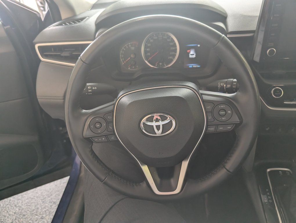 2022 Toyota Corolla Cross LE AWD in Magog, Quebec - 14 - w1024h768px