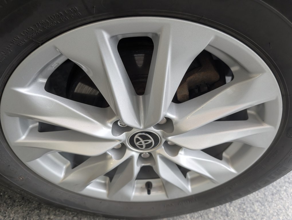 2022 Toyota Corolla Cross LE AWD in Magog, Quebec - 22 - w1024h768px