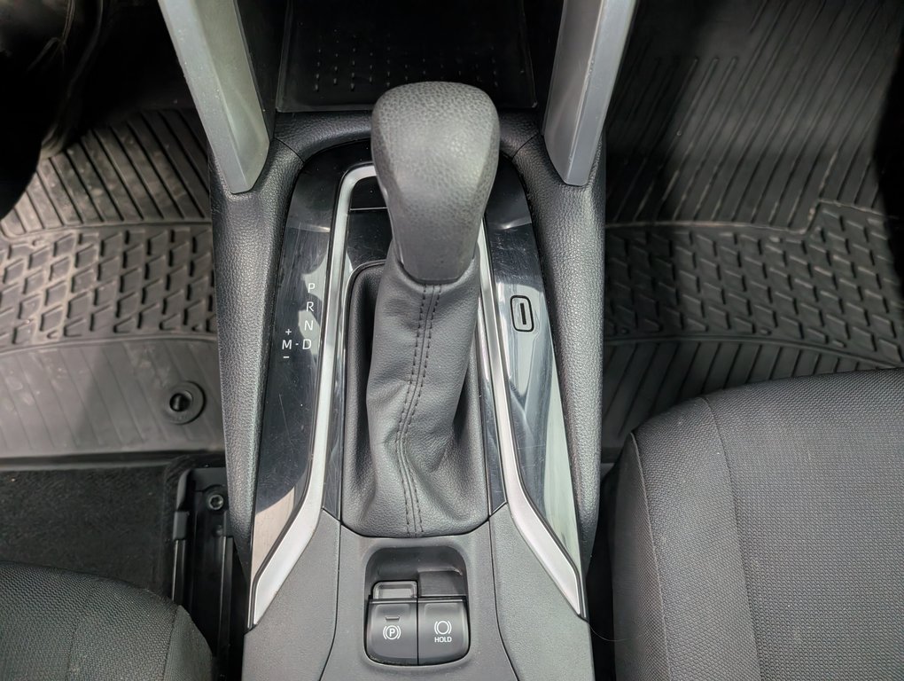 2022 Toyota Corolla Cross LE AWD in Magog, Quebec - 15 - w1024h768px