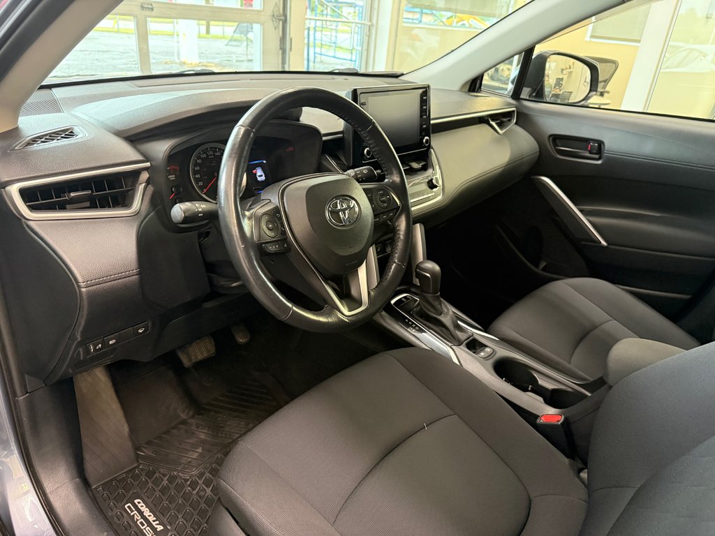 Toyota Corolla Cross LE AWD 2022 à Magog, Québec - 12 - w1024h768px