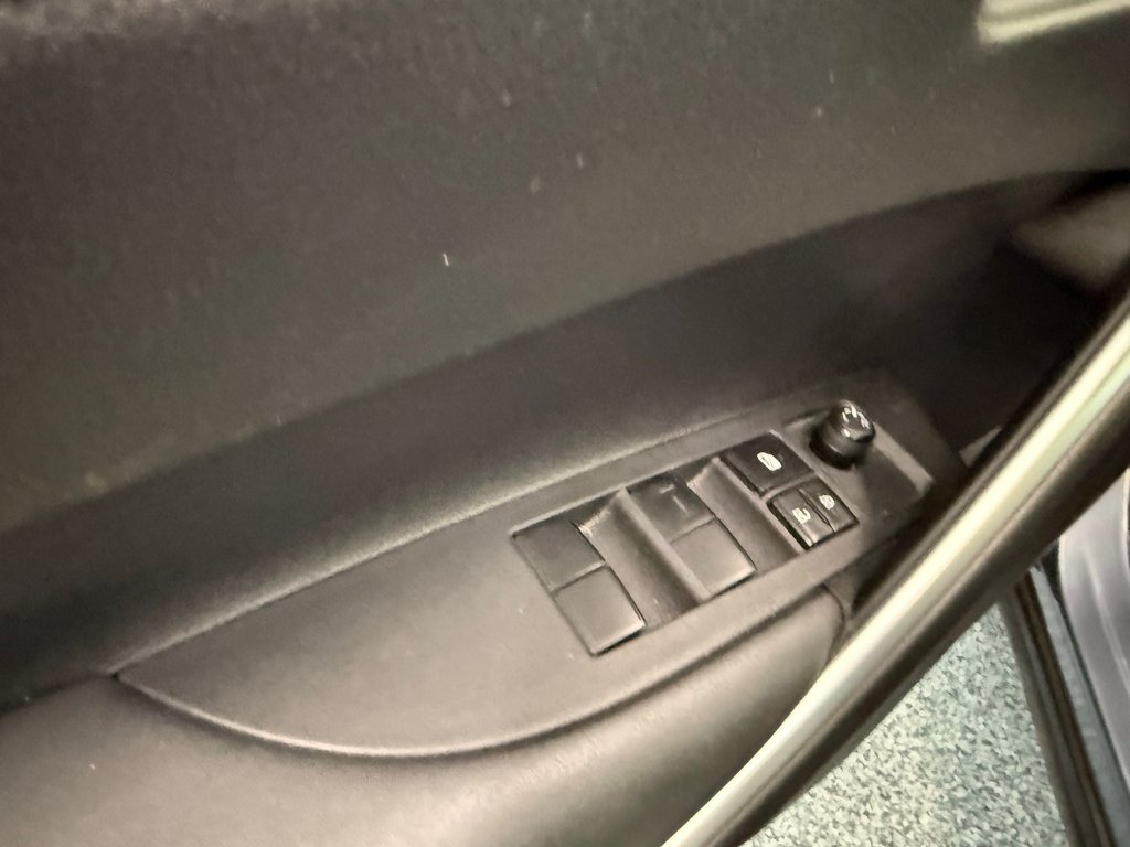 Toyota Corolla Cross LE AWD 2022 à Magog, Québec - 13 - w1024h768px