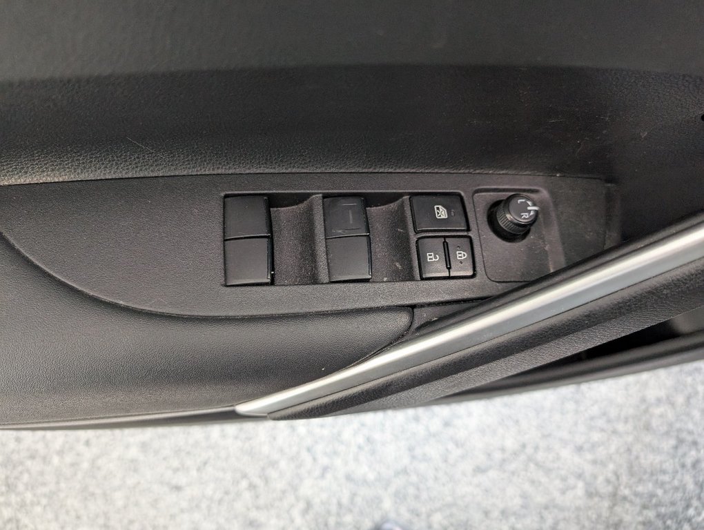 2023 Toyota COROLLA CROSS LE AWD, GARANTIE JUSQU EN 2027, in Magog, Quebec - 14 - w1024h768px