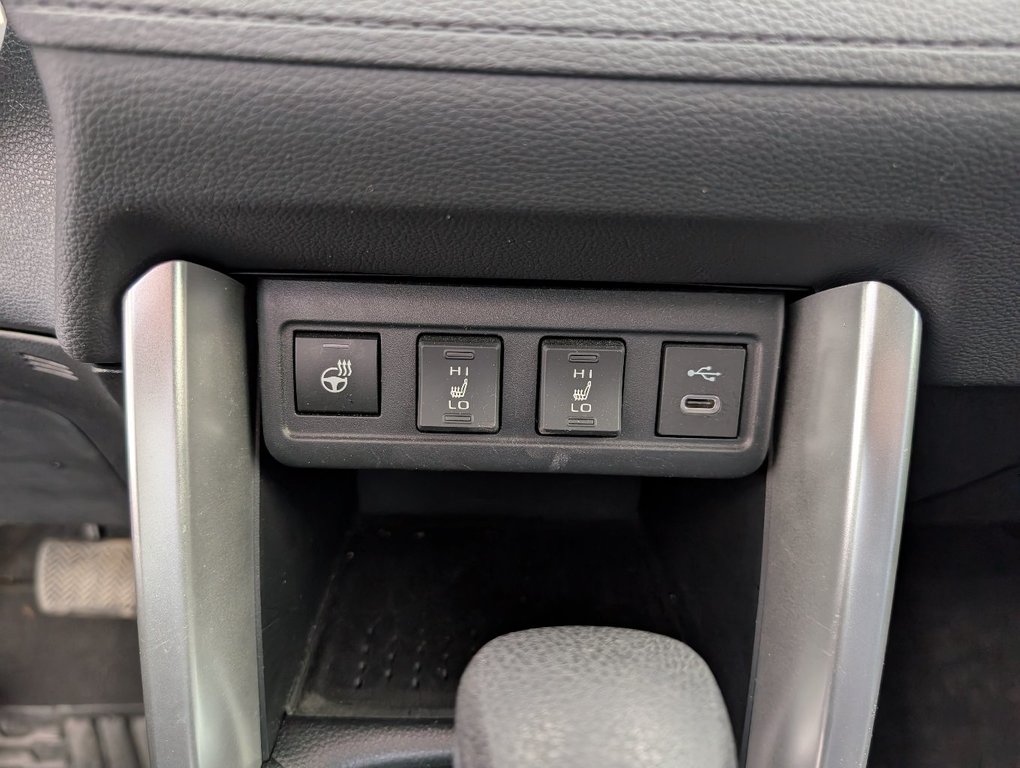 2023 Toyota COROLLA CROSS LE AWD, GARANTIE JUSQU EN 2027, in Magog, Quebec - 17 - w1024h768px