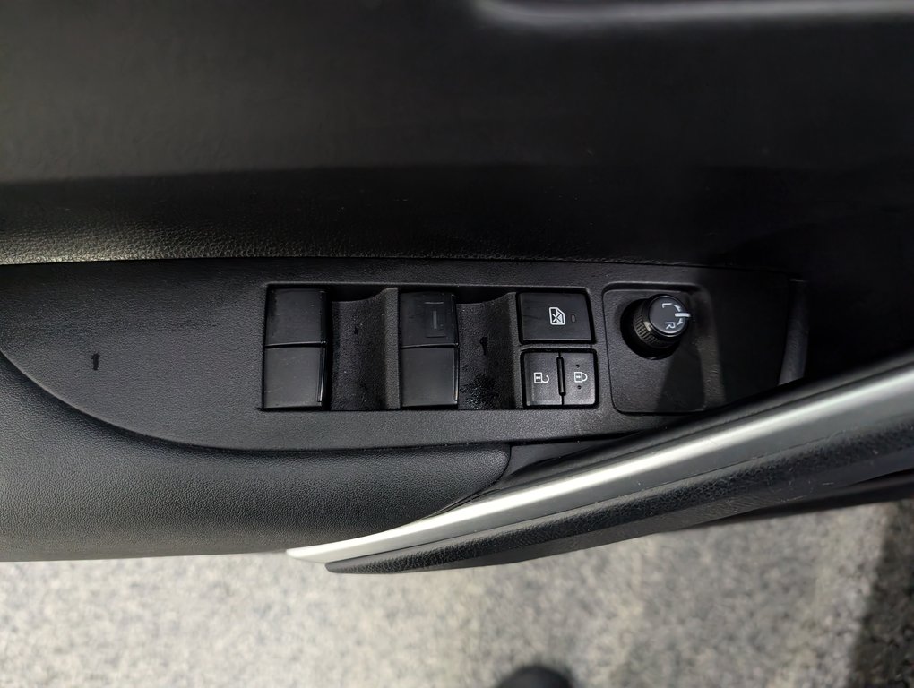 2023 Toyota Corolla Cross LE FWD, GARANTIE JUSQU EN 2028, in Magog, Quebec - 11 - w1024h768px