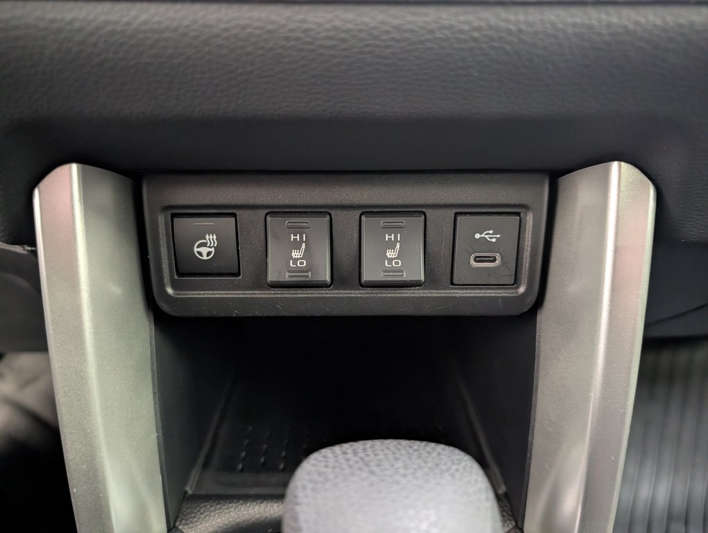 2023 Toyota Corolla Cross LE FWD, GARANTIE JUSQU EN 2028, in Magog, Quebec - 14 - w1024h768px