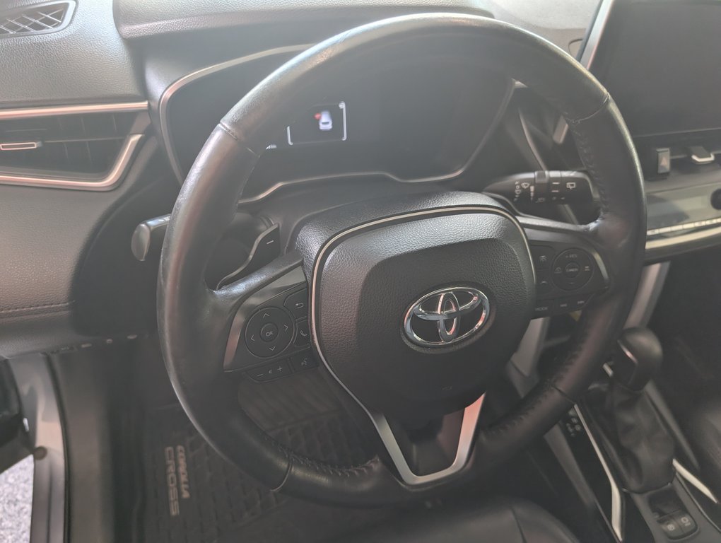 2023 Toyota Corolla Cross XSE HYBRID AWD in Magog, Quebec - 11 - w1024h768px