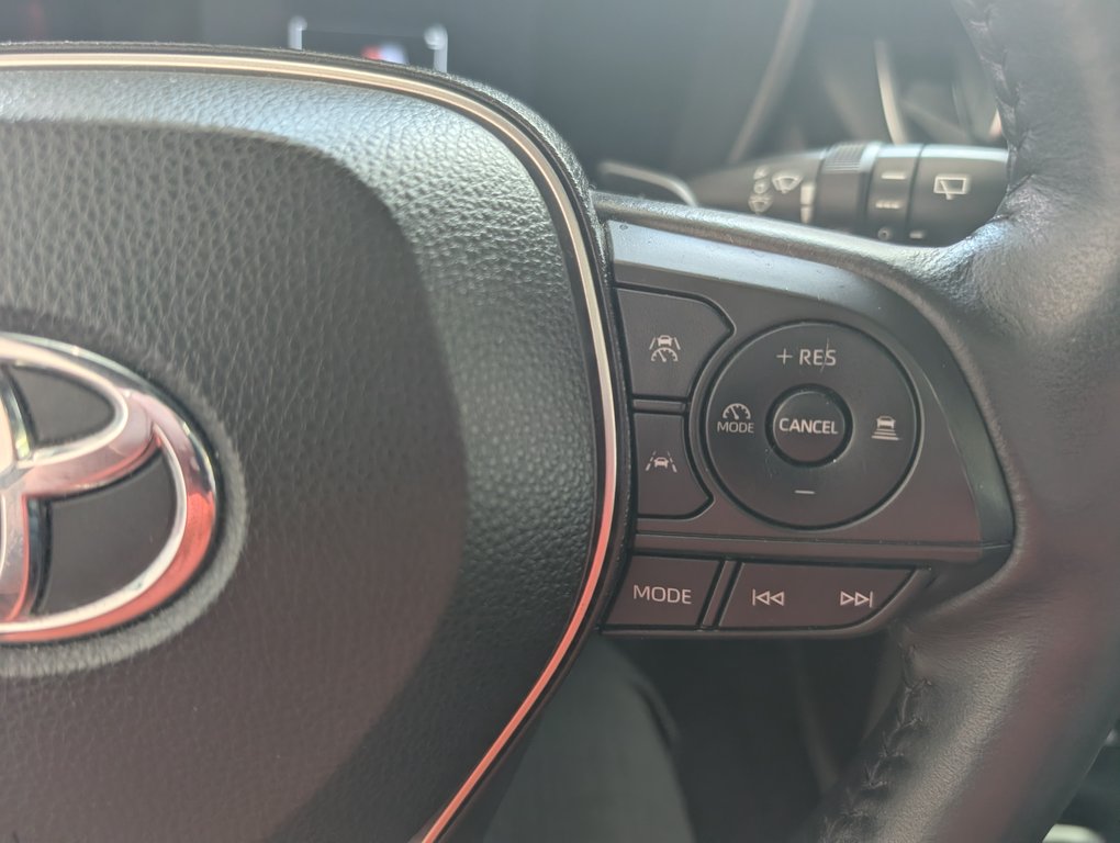 2023 Toyota Corolla Cross XSE HYBRID AWD in Magog, Quebec - 19 - w1024h768px
