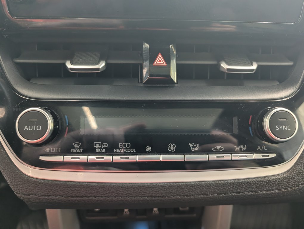 2023 Toyota Corolla Cross XSE HYBRID AWD in Magog, Quebec - 17 - w1024h768px