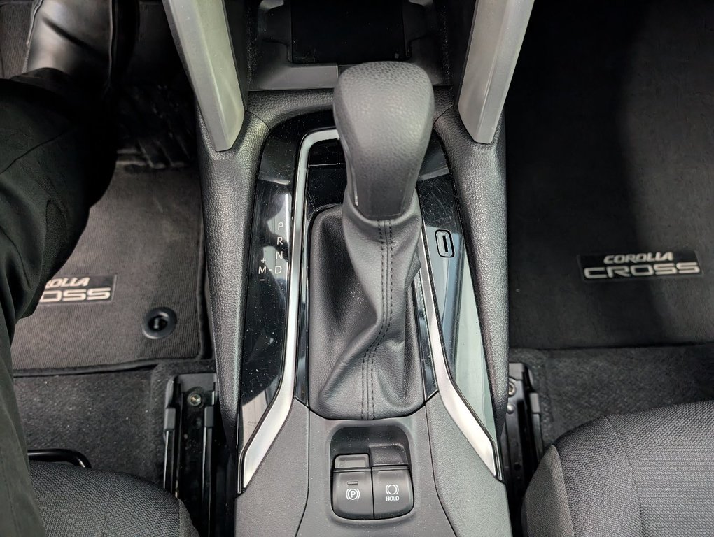 2024 Toyota COROLLA CROSS LE AWD, GARANTIE JUSQU EN 2029, in Magog, Quebec - 15 - w1024h768px