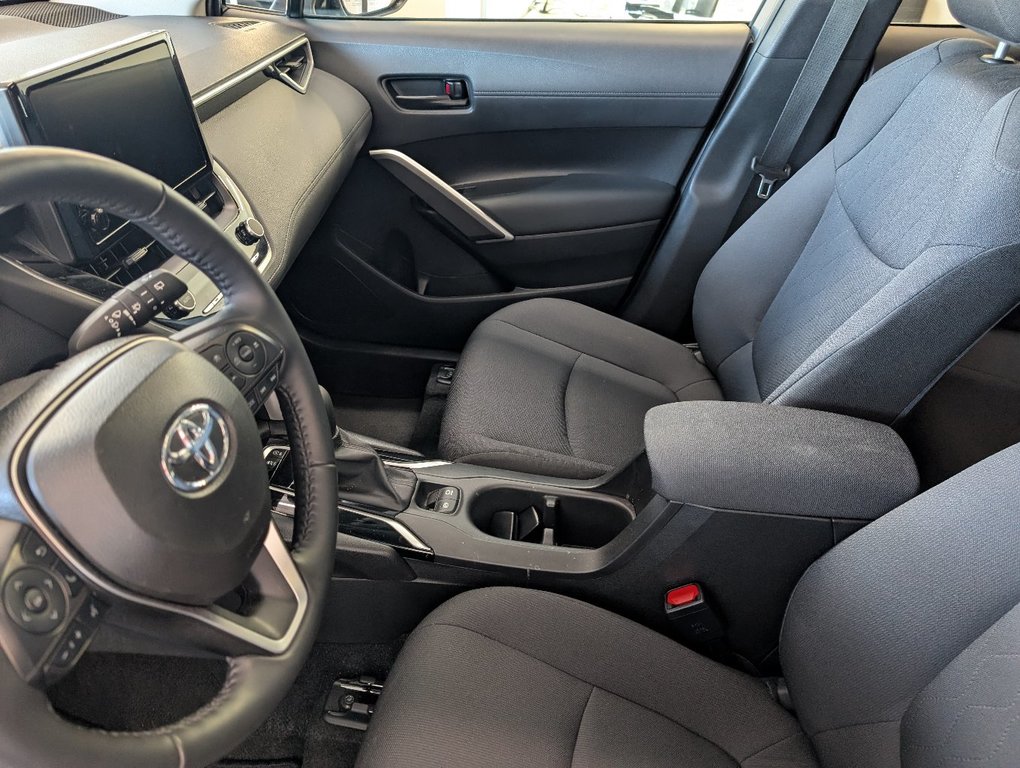 2024 Toyota COROLLA CROSS LE AWD, GARANTIE JUSQU EN 2029, in Magog, Quebec - 11 - w1024h768px