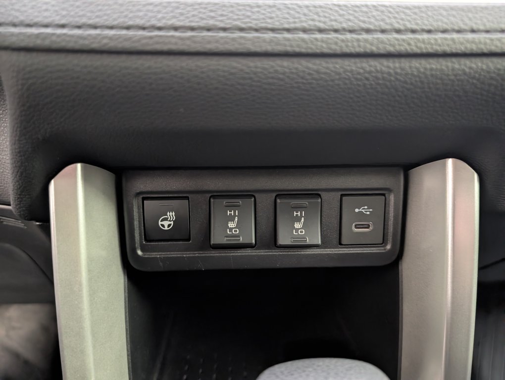 2024 Toyota Corolla Cross LE AWD, GARANTIE JUSQU EN 2028, in Magog, Quebec - 17 - w1024h768px