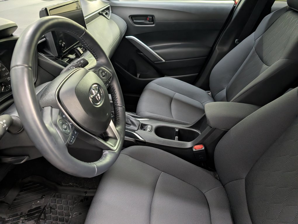 2024 Toyota Corolla Cross LE AWD, GARANTIE JUSQU EN 2028, in Magog, Quebec - 12 - w1024h768px