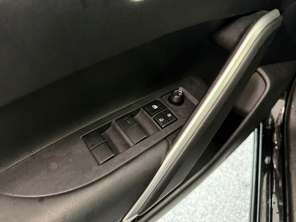 Toyota Corolla Cross LE AWD, GARANTIE JUSQU EN 2029 2024 à Magog, Québec - 10 - w1024h768px