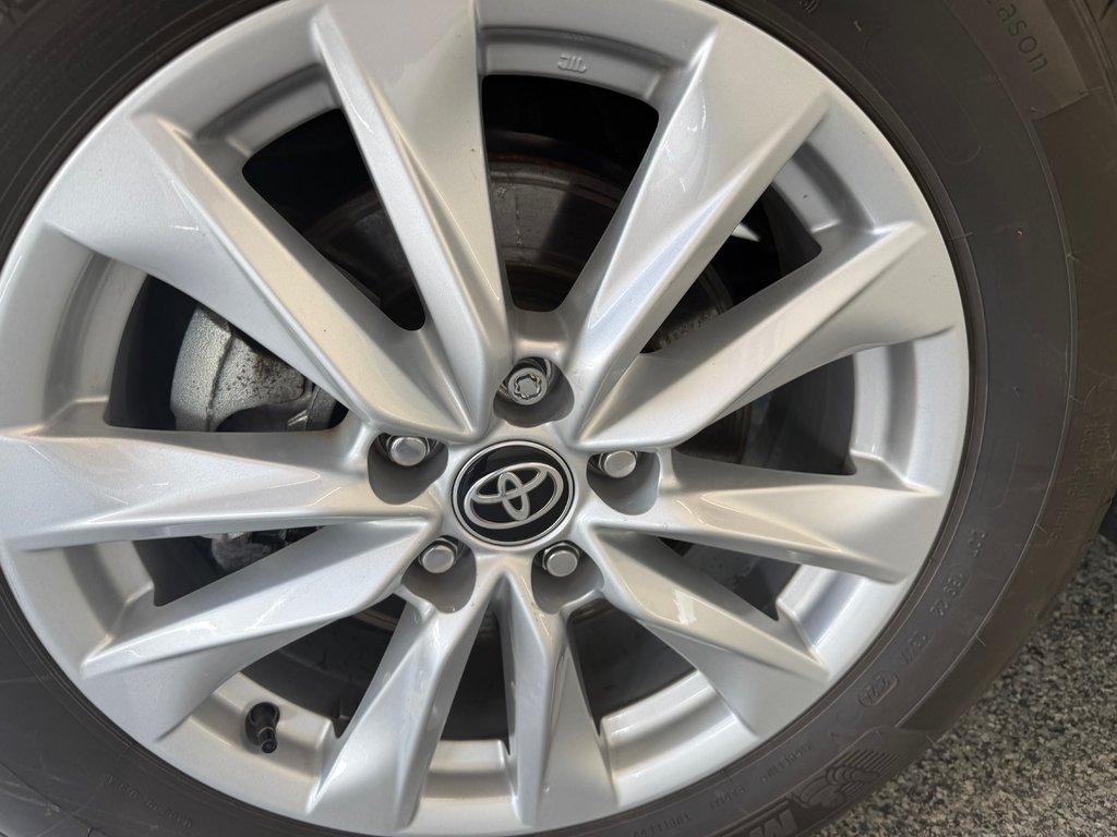 2024 Toyota Corolla Cross LE AWD in Magog, Quebec - 21 - w1024h768px