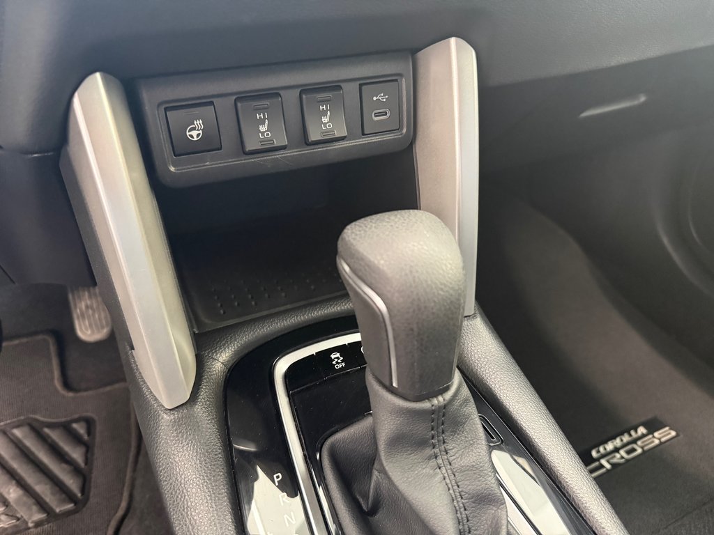 2024 Toyota Corolla Cross LE AWD in Magog, Quebec - 18 - w1024h768px