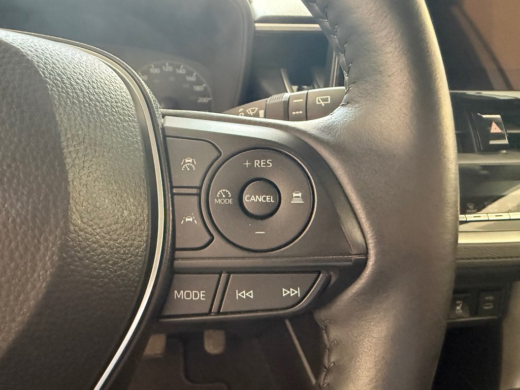 2024 Toyota Corolla Cross LE AWD in Magog, Quebec - 16 - w1024h768px