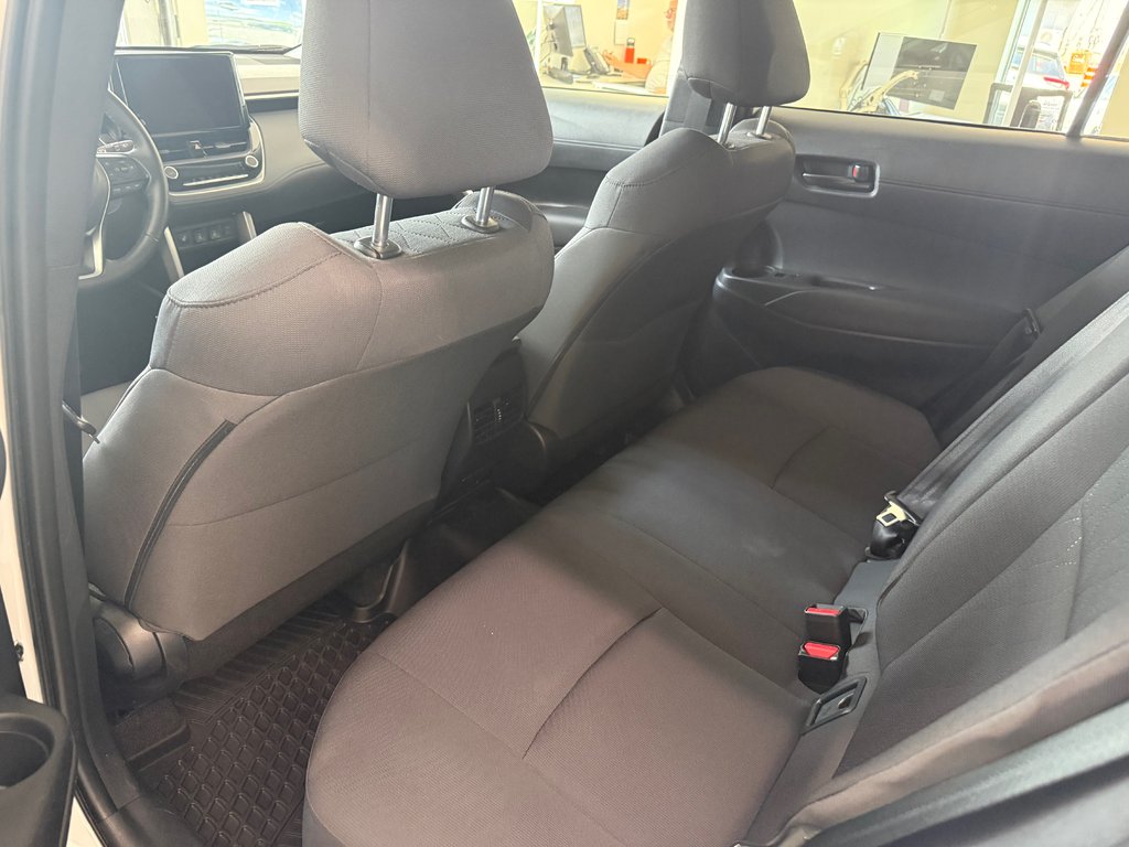 2024 Toyota Corolla Cross LE AWD in Magog, Quebec - 11 - w1024h768px