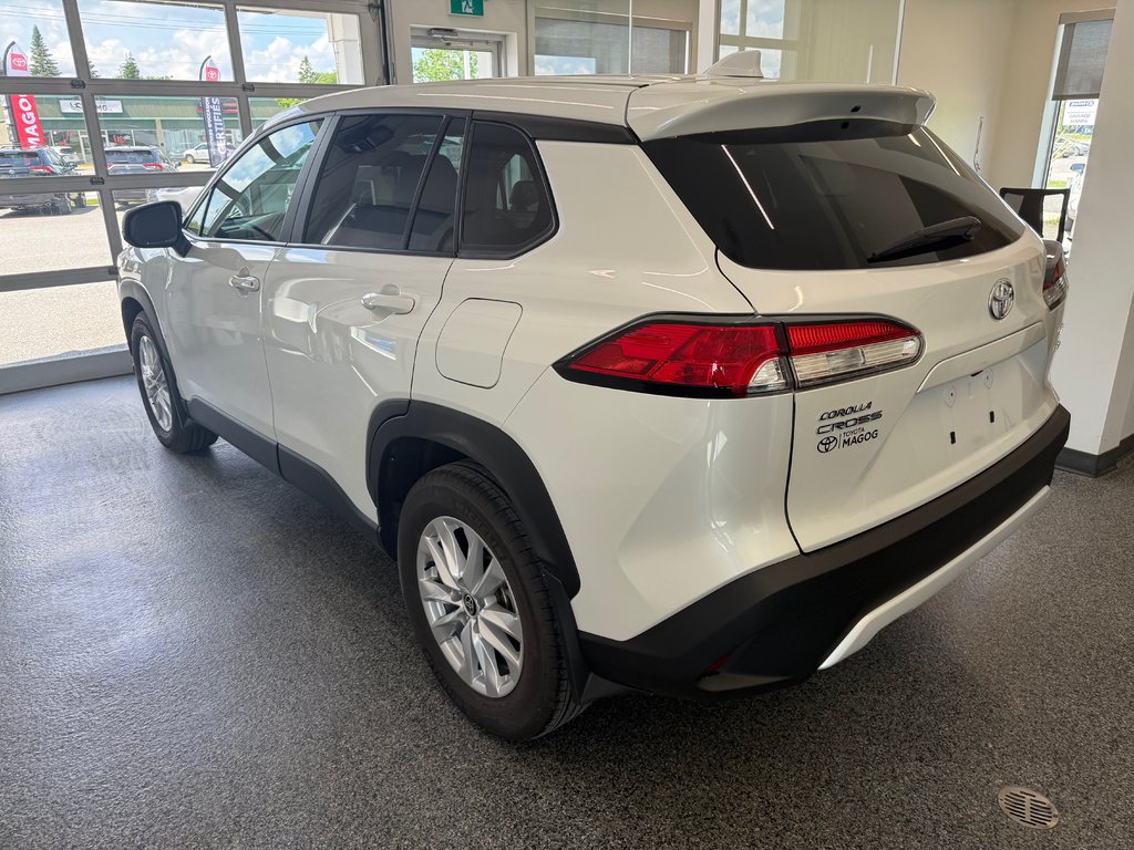 2024 Toyota Corolla Cross LE AWD in Magog, Quebec - 5 - w1024h768px