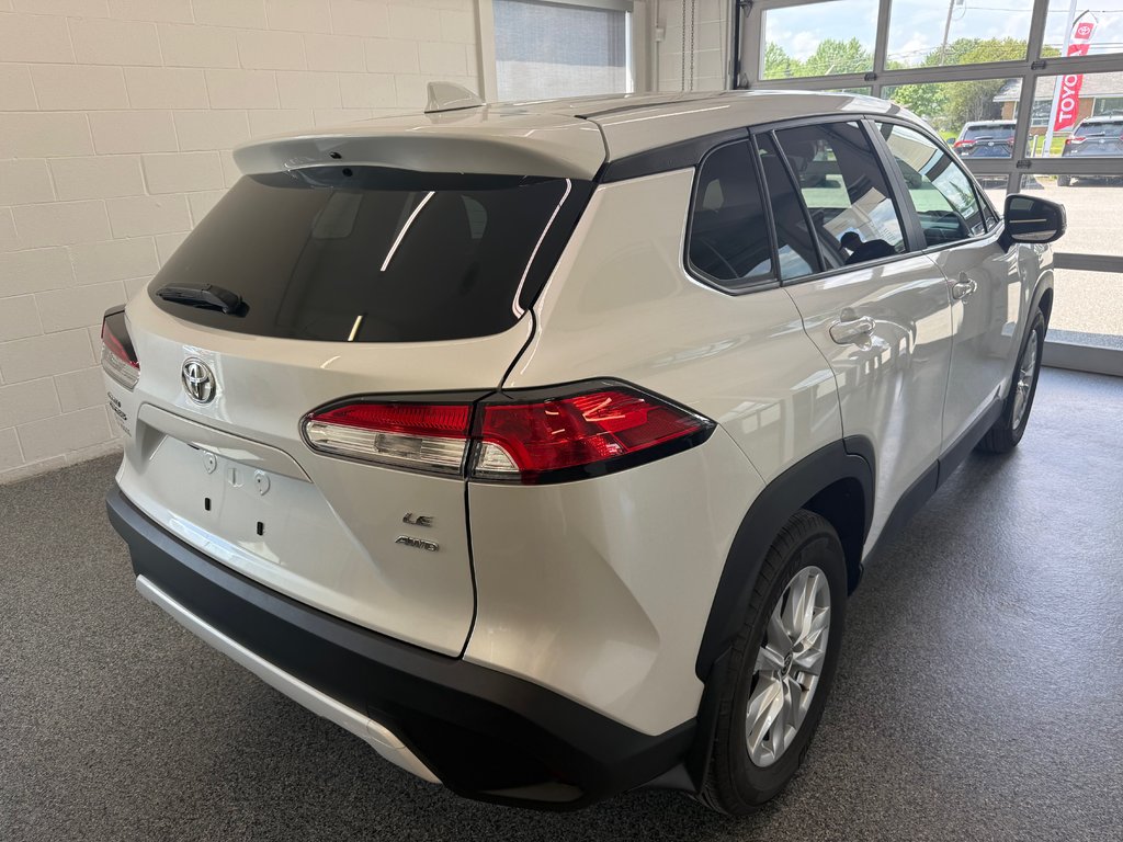 2024 Toyota Corolla Cross LE AWD in Magog, Quebec - 3 - w1024h768px