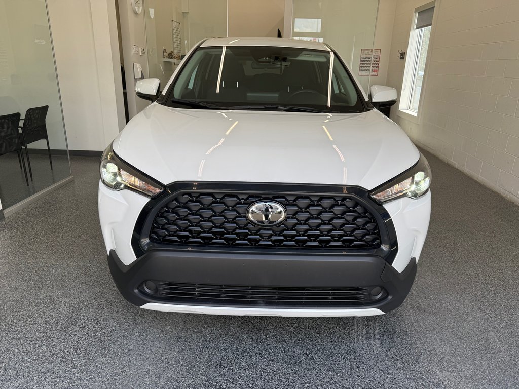 2024 Toyota Corolla Cross LE AWD in Magog, Quebec - 7 - w1024h768px
