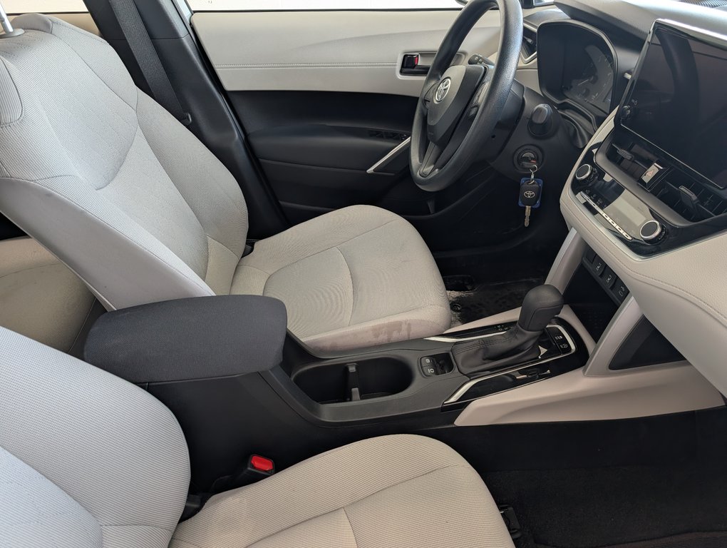 2024 Toyota Corolla Cross L AWD, in Magog, Quebec - 7 - w1024h768px