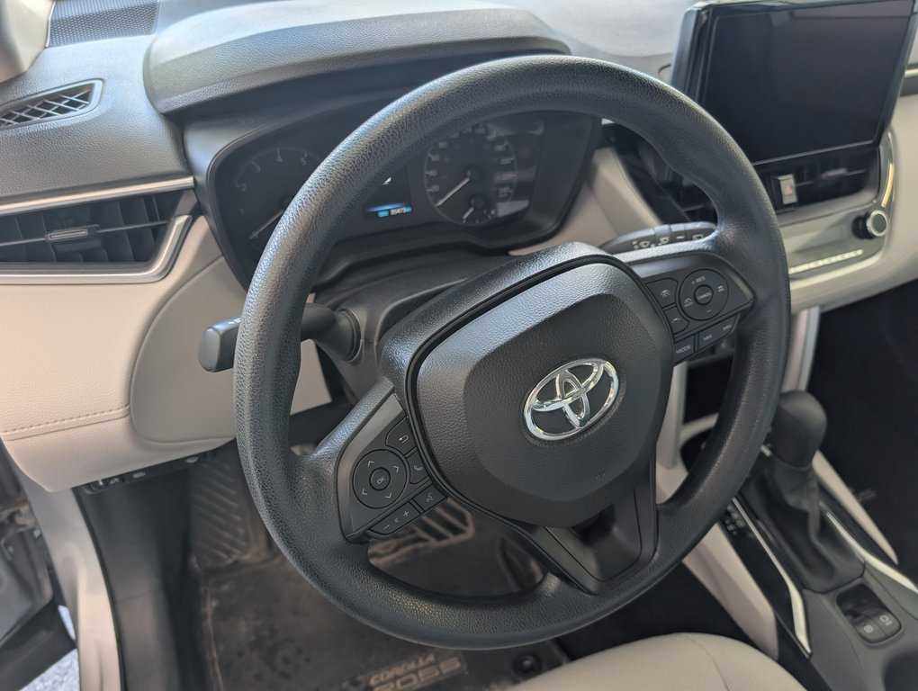 2024 Toyota Corolla Cross L AWD, in Magog, Quebec - 11 - w1024h768px