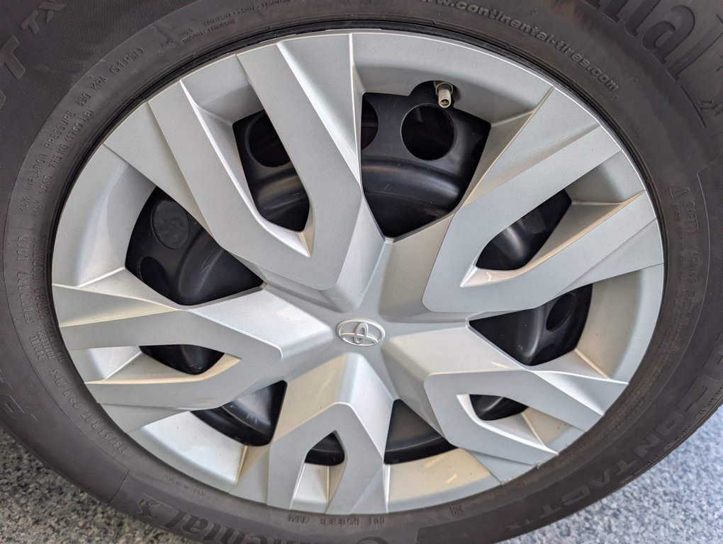 Toyota Corolla Cross L AWD, 2024 à Magog, Québec - 23 - w1024h768px