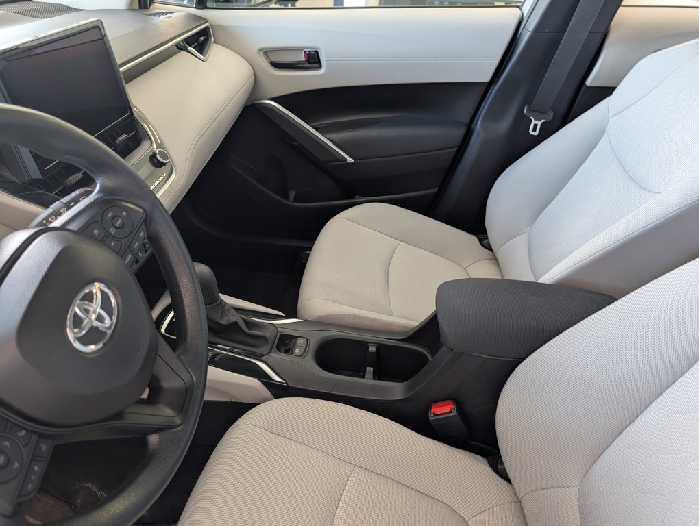 2024 Toyota Corolla Cross L AWD, in Magog, Quebec - 10 - w1024h768px