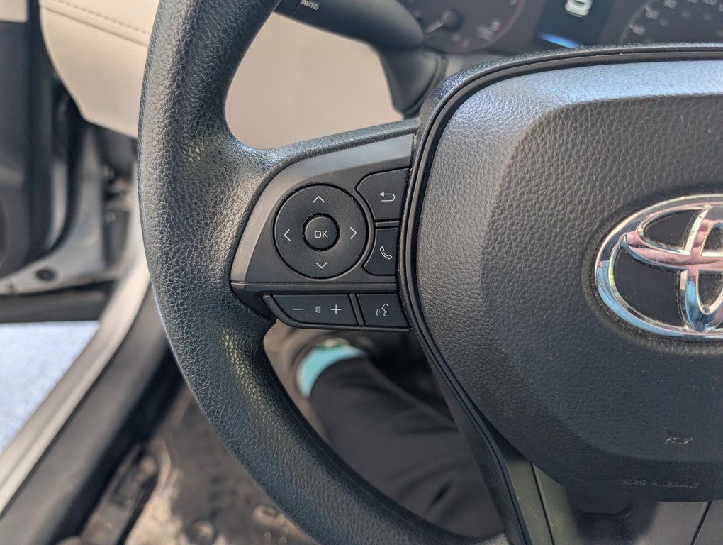 2024 Toyota Corolla Cross L AWD, in Magog, Quebec - 17 - w1024h768px