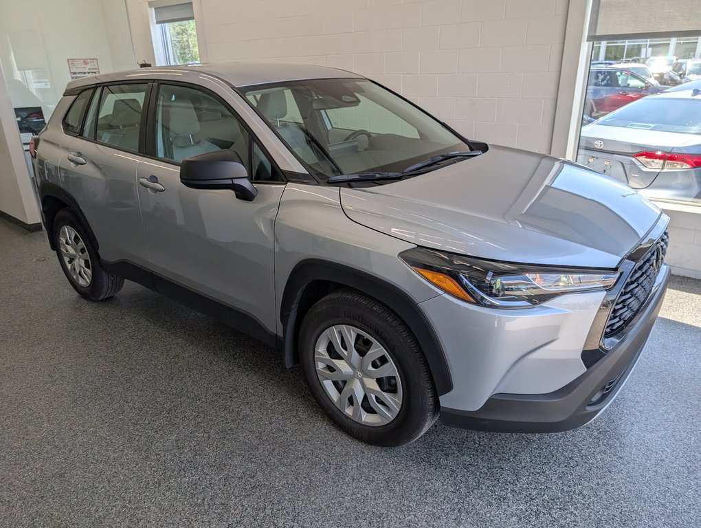 Toyota Corolla Cross L AWD, 2024 à Magog, Québec - 1 - w1024h768px