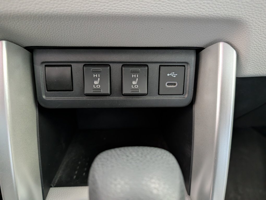 2024 Toyota Corolla Cross L AWD, in Magog, Quebec - 15 - w1024h768px