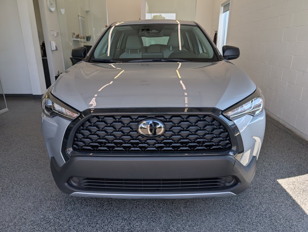 2024 Toyota Corolla Cross L AWD, in Magog, Quebec - 4 - w1024h768px