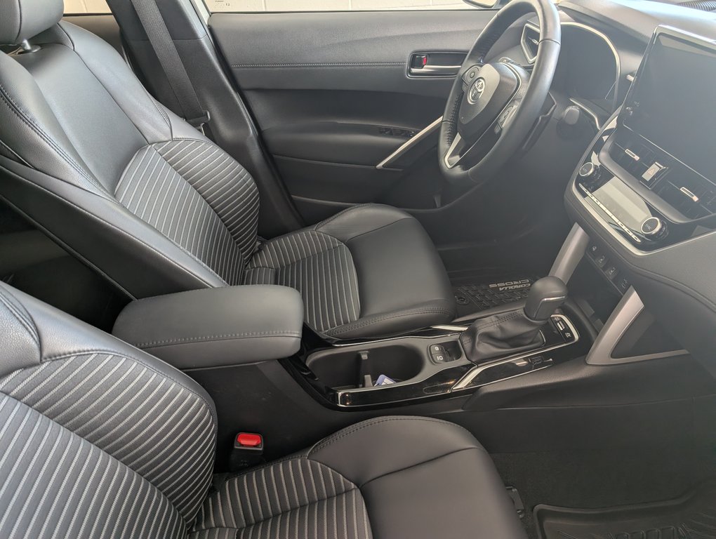 Toyota Corolla Cross XSE HYBRID, GARANTIE JUSQU EN 2029, 2025 à Magog, Québec - 8 - w1024h768px