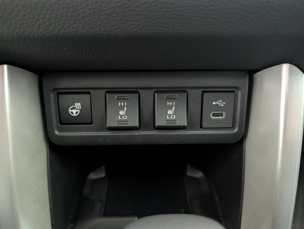 Toyota Corolla Cross XSE HYBRID, GARANTIE JUSQU EN 2029, 2025 à Magog, Québec - 17 - w1024h768px