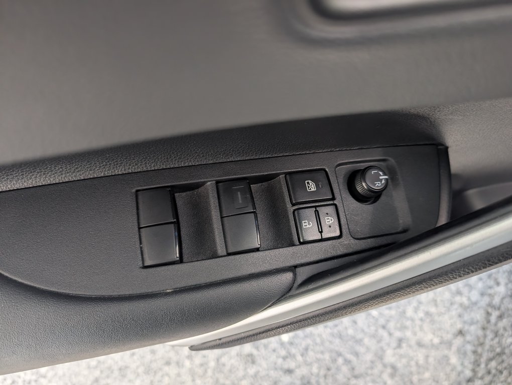 Toyota Corolla Cross XSE HYBRID, GARANTIE JUSQU EN 2029, 2025 à Magog, Québec - 14 - w1024h768px