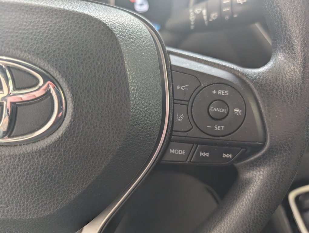 2022 Toyota Corolla Hatchback in Magog, Quebec - 18 - w1024h768px