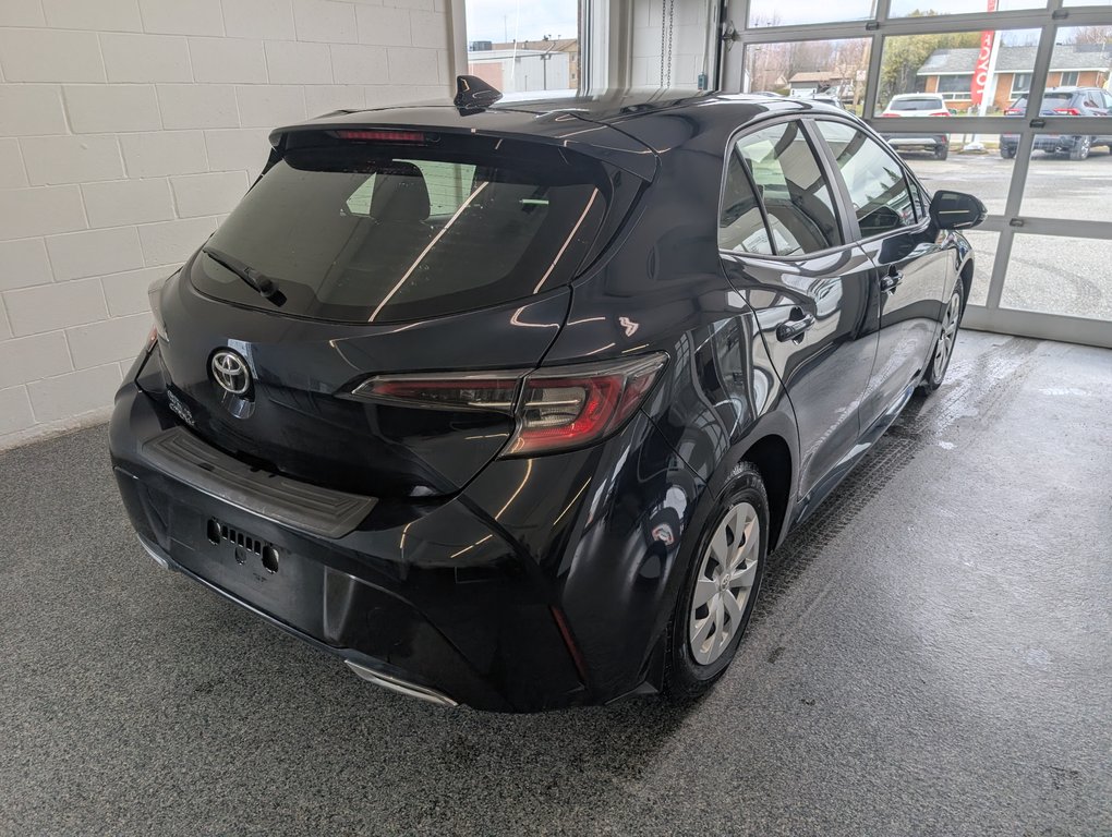 2022 Toyota Corolla Hatchback in Magog, Quebec - 3 - w1024h768px