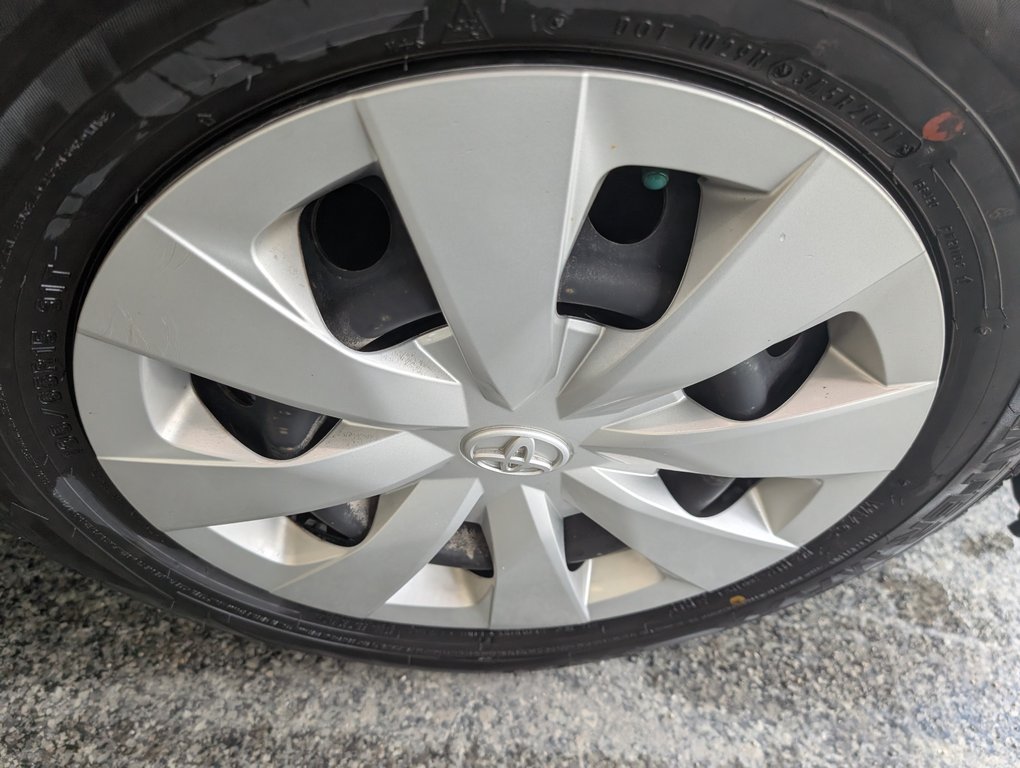 2022 Toyota Corolla Hatchback in Magog, Quebec - 22 - w1024h768px