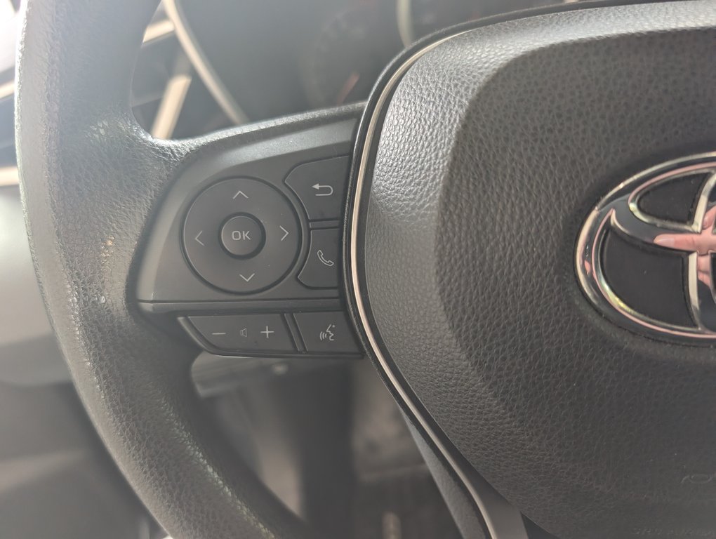 2022 Toyota Corolla Hatchback in Magog, Quebec - 17 - w1024h768px