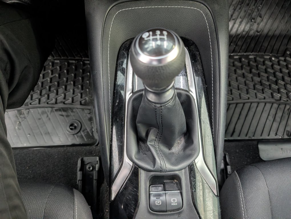 2022 Toyota Corolla Hatchback in Magog, Quebec - 15 - w1024h768px