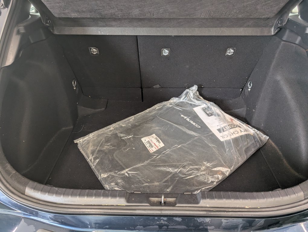 2022 Toyota Corolla Hatchback in Magog, Quebec - 6 - w1024h768px