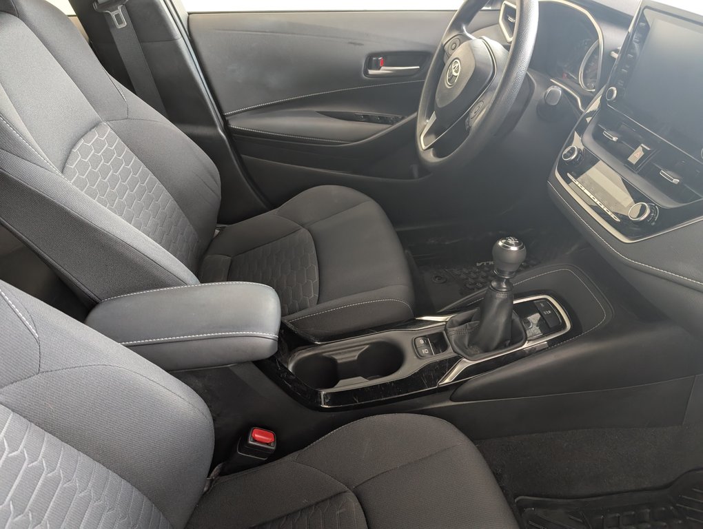 2022 Toyota Corolla Hatchback in Magog, Quebec - 8 - w1024h768px