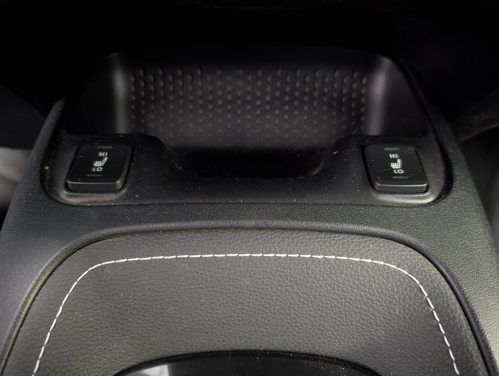 2023 Toyota Corolla Hatchback SE GARANTIE JUSQU EN 2027, in Magog, Quebec - 13 - w1024h768px