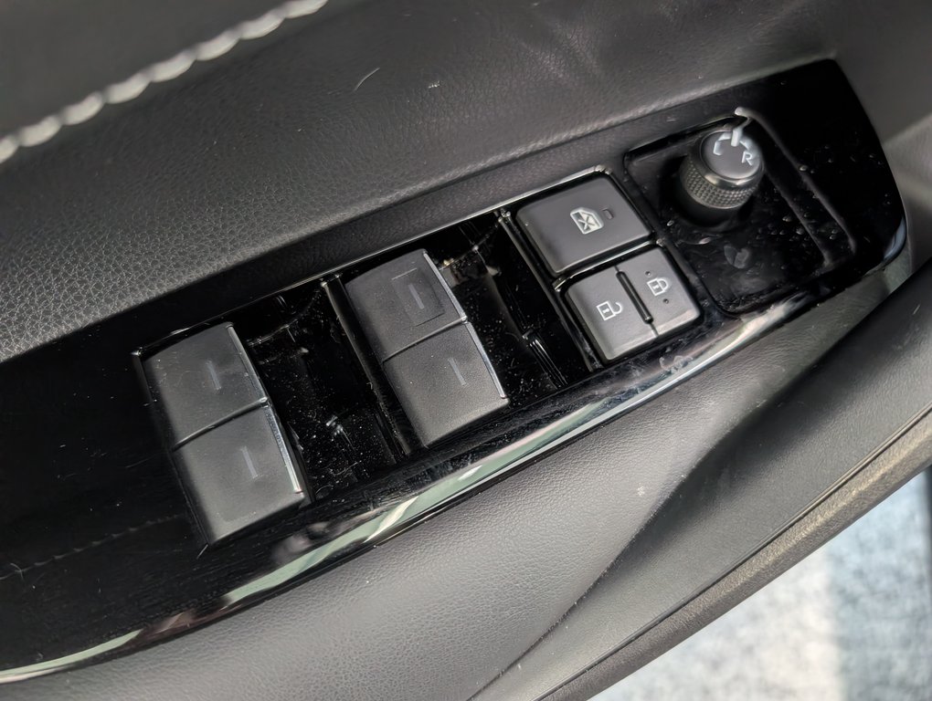 Toyota Corolla Hatchback SE 2023 à Magog, Québec - 13 - w1024h768px